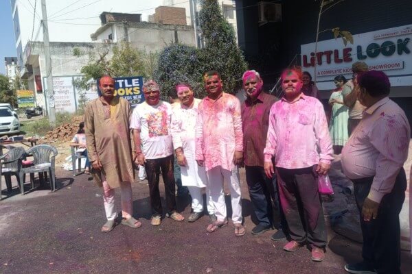 होली के गीतों और रंगों के साथ पत्रकार कॉलोनी में होली स्नेह मिलन समारोह, 400 से अधिक लोगों ने लिया हिस्सा