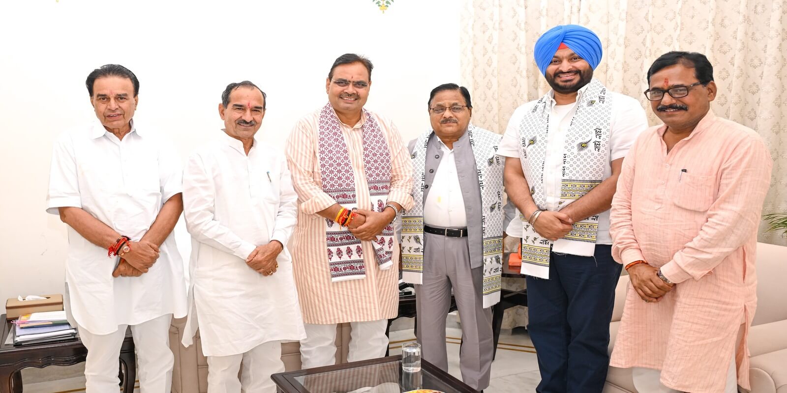 मुख्यमंत्री शर्मा से निवास पर मिले रवनीत सिंह बिट्टू से की मुलाकात, भाजपा प्रभारी राधामोहन अग्रवाल और भाजपा प्रदेश अध्यक्ष मदन राठौड़ रहे मौजूद