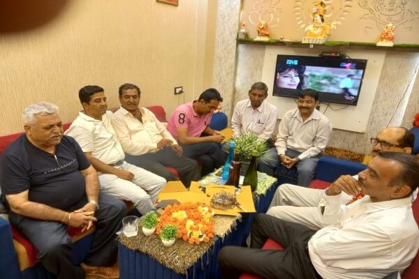 भाजपा बूथ अध्यक्ष राम मेघानी का जन्मदिन वार्ड 75 में धूमधाम से मनाया