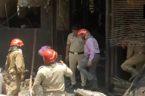 दिल्ली के मालवीय नगर में भीषण अग्निकांड, 21 लोगों की मौत, अवैध होटल संचालन की जांच शुरू