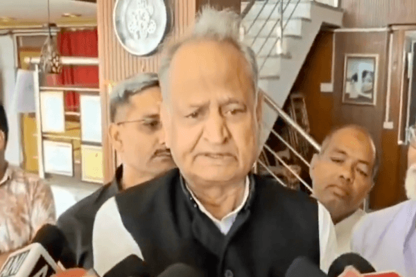 अशोक गहलोत बोले- नरेश मीणा लंबी रेस के घोड़े हो सकते हैं - अपना गुस्सा थोड़ा ठंडा करे, SMS अग्निकांड की जांच के लिए आयोग का गठन हो