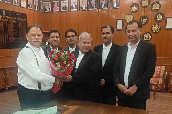 पारिवारिक न्यायालय बार एसोसिएशन जयपुर के शिष्टमंडल ने मुख्य न्यायाधिपति केसी श्रीराम से की शिष्टाचार भेंट, भवन निर्माण मुद्दों से कराया अवगत