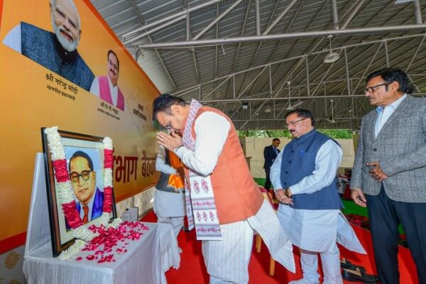 मुख्यमंत्री भजनलाल शर्मा ने संभागीय बैठकों से पहले अंबेडकर महापरिनिर्वाण दिवस पर दी श्रद्धांजलि