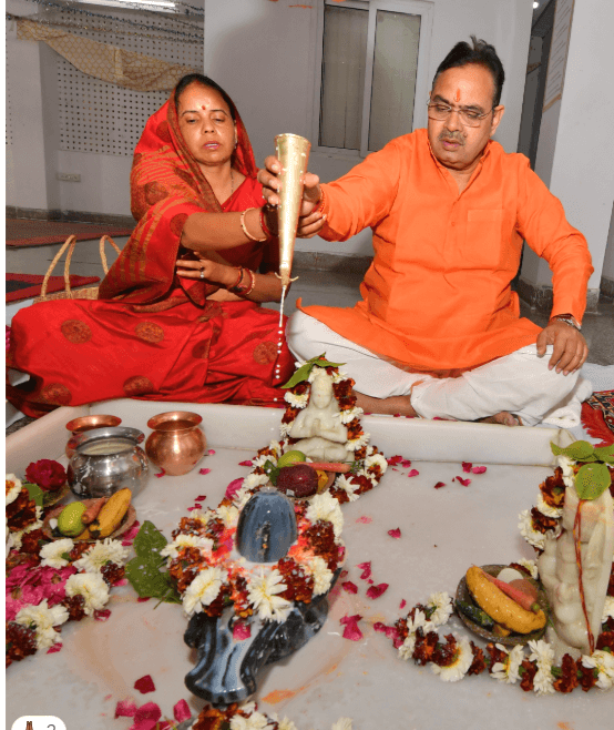 मुख्यमंत्री भजनलाल शर्मा ने महाशिवरात्रि पर किया भगवान शिव का जलाभिषेक, प्रदेश की खुशहाली की कामना