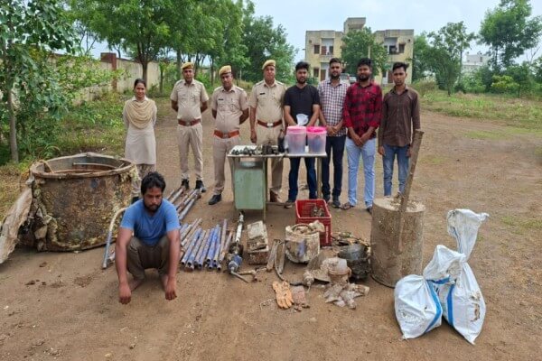 ड्रग तस्करों पर प्रतापगढ़ पुलिस, महाराष्ट्र पुलिस और NCB गुजरात की संयुक्त कार्रवाई में MD फैक्ट्री का सामान जब्त, एक आरोपी को किया गिरफ्तार