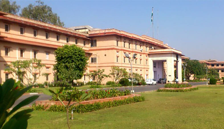 6 IAS अधिकारियों के तबादले, देखें लिस्ट में किस-किस का है नाम