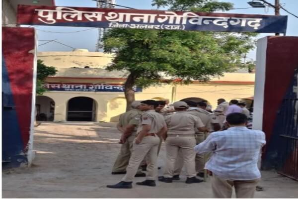 अलवर के गोविंदगढ़ थाने पर भीड़ का हमला, SHO समेत कई पुलिसकर्मी घायल, 20 उपद्रवी हिरासत में