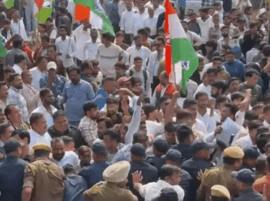 राजस्थान प्रदेश कांग्रेस का विधानसभा के घेराव पर झड़प, पुलिस ने की पानी की बौछार, कई कार्यकर्ता घायल