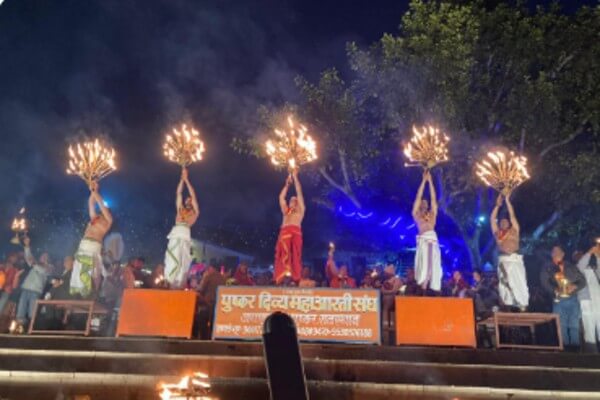 बागेश्वर धाम हनुमंत कथा की सफलता के लिए पुष्कर में दिव्य महा आरती का आयोजन