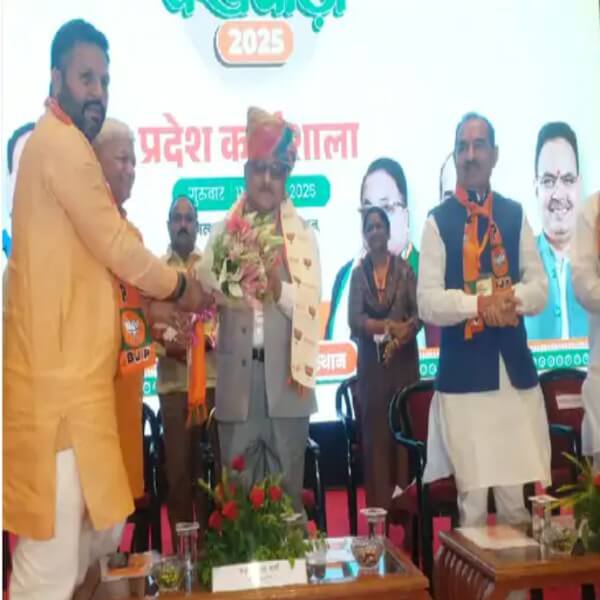 भाजपा प्रभारी राधामोहन दास अग्रवाल कार्यशाला बीच में छोड़कर निकले, सांसद, विधायक और पदाधिकारीकी कम संख्या को देखकर हुए नाराज
