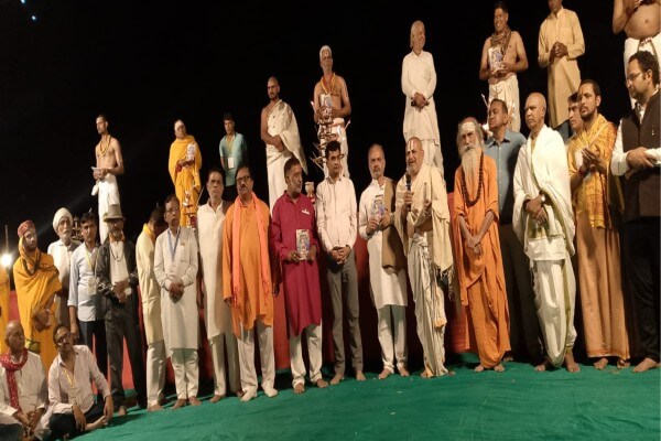 पुष्कर में शत गायत्री पुनश्चरण महायज्ञ: नवरात्रि में 5 मंचों से प्रतिदिन हो रही महा आरती, उमड़ा श्रद्धालुओं का सैलाब