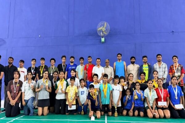 अजमेर में सिक्सटीन फेदर्स बैडमिंटन टूर्नामेंट का सफल समापन, विजेताओं को किया सम्मानित