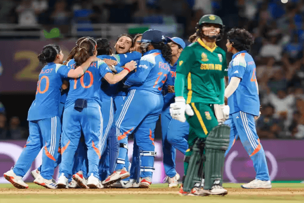 भारतीय महिला क्रिकेट टीम ने रचा इतिहास — दक्षिण अफ्रीका को 52 रन से हराकर जीता पहला वनडे वर्ल्ड कप खिताब