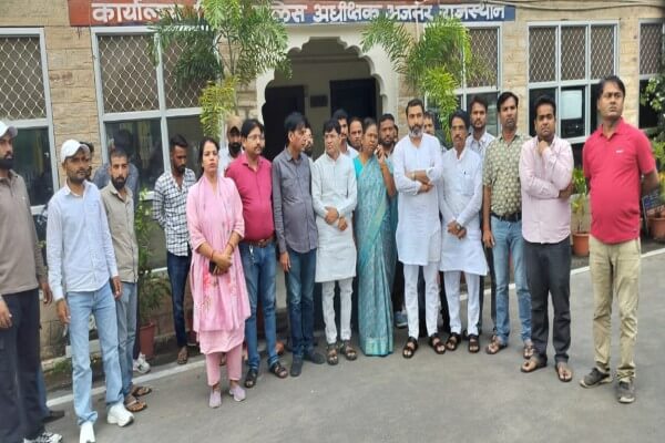 पूर्व RTDC अध्यक्ष धर्मेंद्र राठौड़ के खिलाफ आपत्तिजनक पोस्टरों पर बवाल, कांग्रेस नेताओं ने पुलिस से दर्ज कराई शिकायत