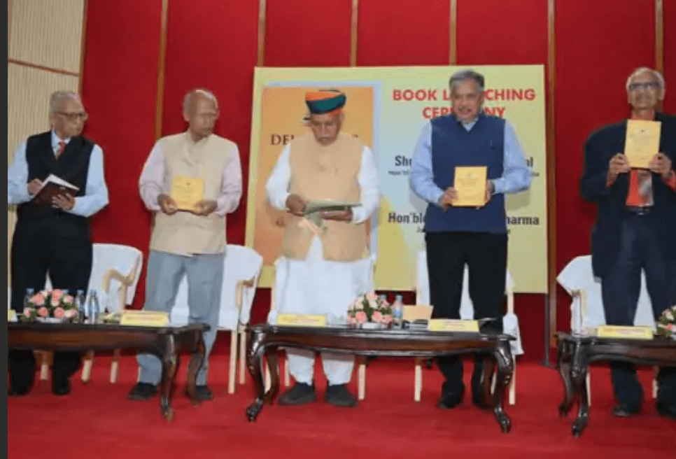 पूर्व न्यायाधीश भंडारी की पुस्तक का अर्जुन राम मेघवाल किया लोकार्पण: बोले – लंबित मामलों के समाधान के लिए शाम की अदालतों की जरूरत