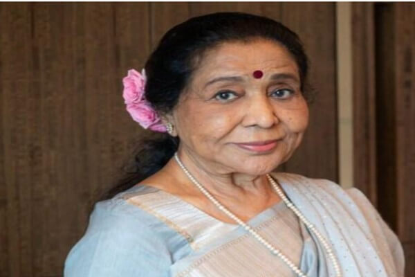 आशा भोसले के निधन की खबरों के बीच भ्रम की स्थिति, अस्पताल में भर्ती होने की पुष्टि, आधिकारिक जानकारी का इंतजार