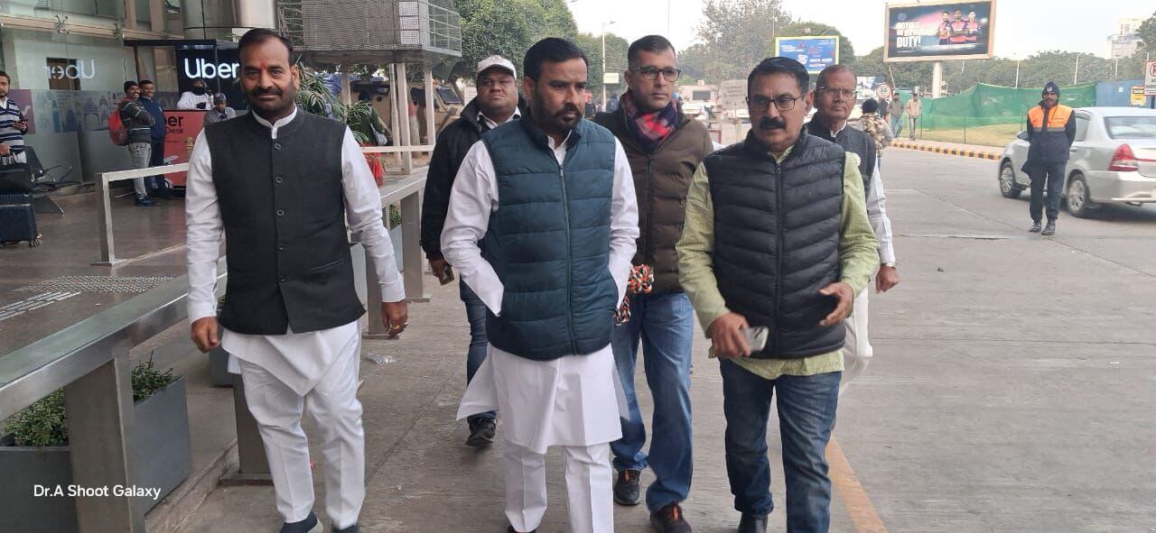 जयपुर एयरपोर्ट पर सेवादल के राष्ट्रीय अध्यक्ष लाल जी देसाई का स्वागत, अजमेर में करेंगे पैदल मार्च और प्रेस कॉन्फ्रेंस