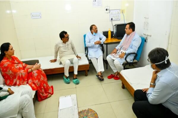 मुख्यमंत्री भजनलाल शर्मा और उपमुख्यमंत्री दिया कुमारी ने विधानसभा अध्यक्ष की पत्नी और कजाकिस्तान से एयरलिफ्ट छात्र का लिया हालचाल