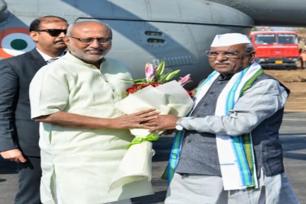 राज्यपाल हरिभाऊ बागडे ने सादड़ी पहुंचने पर उपराष्ट्रपति राधाकृष्णन की अगवानी की
