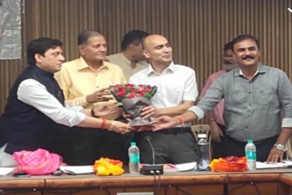 कैट के नेतृत्व में व्यापारिक संगठनों की जीएसटी आयुक्त से महत्वपूर्ण बैठक, “व्यापारियों का सम्मान विभाग की पहली प्राथमिकता”