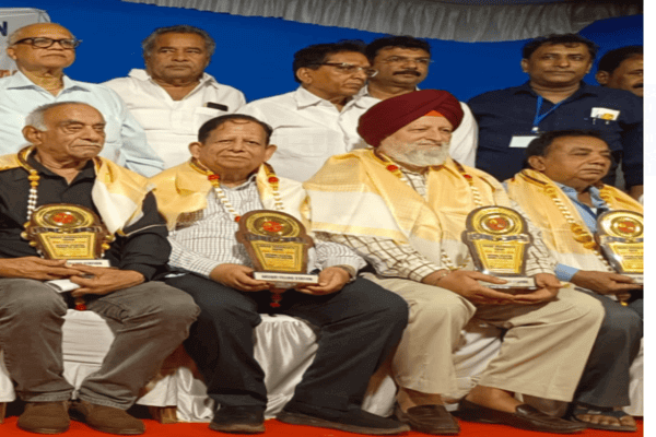 वरिष्ठ कृषि पत्रकार डॉ. महेन्द्र मधुप को राष्ट्रीय सम्मान, गोवा में पूर्व मुख्यमंत्री दिगंबर कामत ने किया सम्मानित