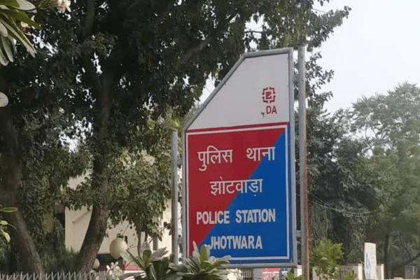 जयपुर: महिला से छेड़छाड़ के आरोप में पकड़े जाने पर युवक ने धारदार हथियार से काटा गला, मौके पर मौत