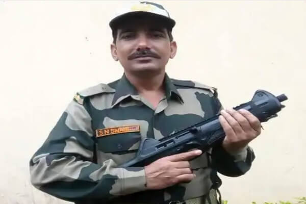 उदयपुरवाटी: बीएसएफ हेड कॉन्स्टेबल सत्यनारायण स्वामी की अचानक गोली चलने से मौत, पैतृक गांव किरोड़ी नोहरा में किया अंतिम संस्कार