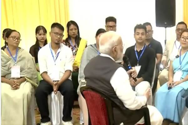 पीएम मोदी का मणिपुर दौरा: ₹ 8,500 करोड़ की विकास परियोजनाओं का शिलान्यास, हिंसा पीड़ितों से मिले और की शांति अपील 
