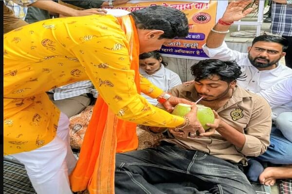 राजस्थानी भाषा की फीस को लेकर आंदोलन खत्म, भाजपा विधायक एवं यूनिवर्सिटी सिंडिकेट सदस्य गोपाल शर्मा ने कराया समाधान का भरोसा