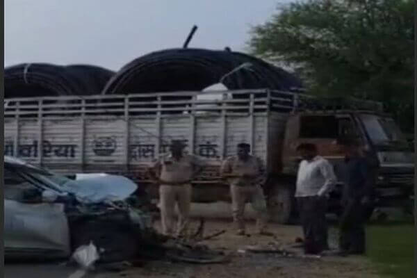 रेनवाल-जोबनेर सड़क मार्ग पर कार और ट्रक की टक्कर में 2 लोग घायल, खाटूश्याम के दर्शन करके लौट रहे