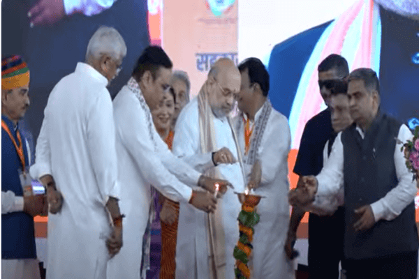 लाइव देखें: अमित शाह पहुंचे दादिया, सहकार एवं रोजगार उत्सव में किया प्रदर्शनी का अवलोकन
