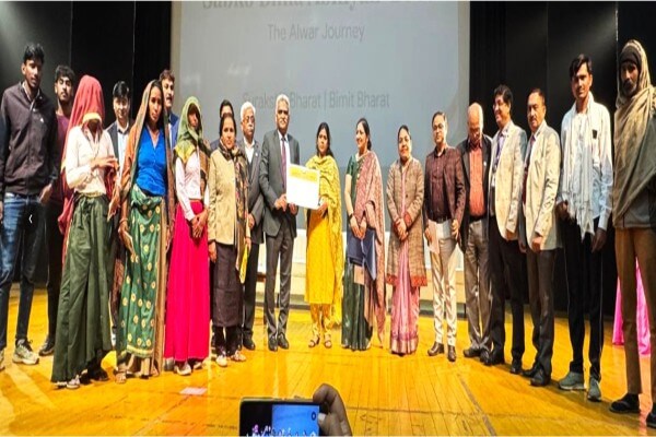 सबको बीमा अभियान–2047: अलवर में जिला स्तरीय समारोह संपन्न, नौ ग्राम पूर्ण बीमित घोषित