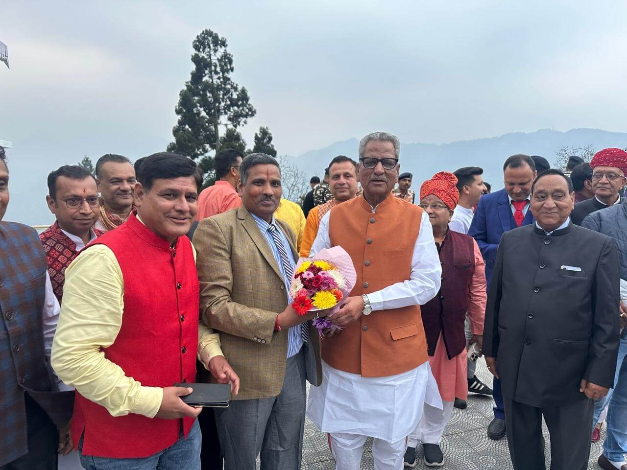 एसपीयू कुलसचिव प्रो. रमेश कुमार रावत ने सिक्किम के राज्यपाल ओम प्रकाश माथुर को राजस्थान स्थापना दिवस की दी शुभकामनाएं