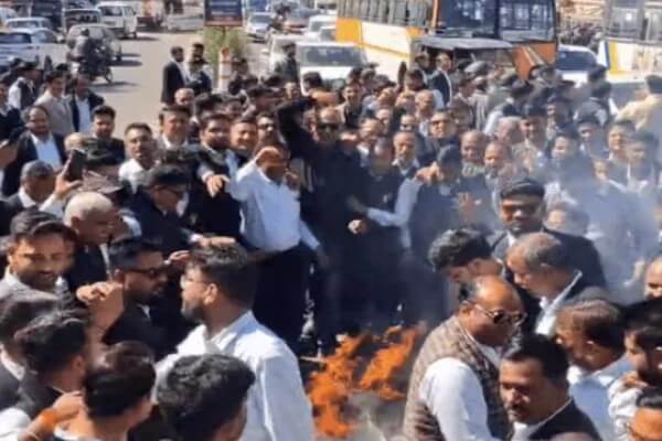 अजमेर जिला कोर्ट के नए भवन में सुविधाओं को लेकर वकीलों का आंदोलन तेज, न्यायिक कार्य पूरी तरह ठप