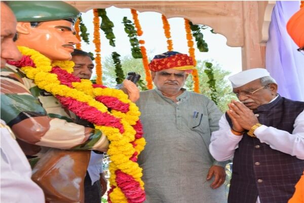 राज्यपाल हरिभाऊ बागडे ने शहीद गोवर्धन सिंह ढाका की प्रतिमा का किया अनावरण, कहा- शहीदों का बलिदान नई पीढ़ी को देता है प्रेरणा