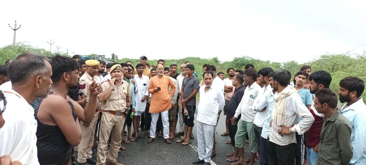 टोंक जिले में पानी में फंसे दो दर्जन से अधिक लोगों को एसडीआरएफ ने निकाला सुरक्षित बाहर,कोई जन हानि नही हो इसकी सुनिश्चित्ता की जाएं,प्रभावित लोगों को मिले तत्काल मदद: कन्हैयालाल चौधरी