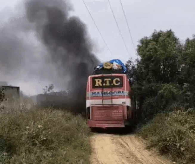 जयपुर के मनोहरपुर इलाके में बस हाईटेंशन लाइन से टकराई, करंट लगने से 3 की मौत, 12 मजदूर झुलसे