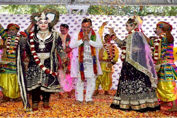 मुख्यमंत्री निवास पर ब्रज की तर्ज पर होली मिलन समारोह, मुख्यमंत्री भजनलाल शर्मा ने खेली फूलों और रंगों की होली