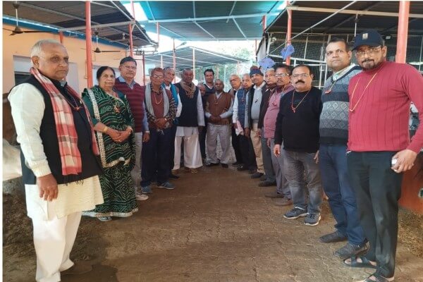 खंडेलवाल वैश्य महासभा की पहल: गो सेवकों व वरिष्ठ नागरिकों का रुद्राक्ष कंठी पहनाकर सम्मान