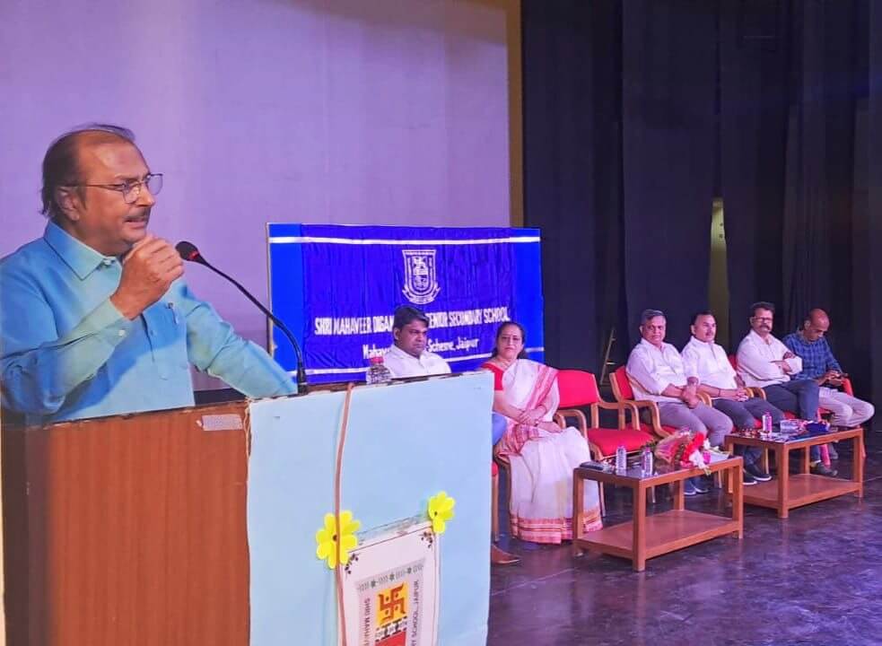 महावीर दिगम्बर स्कूल में गुणवान विद्यार्थियों का सम्मान समारोह, विद्यार्थी समाज और राष्ट्र की प्रगति की धुरी होते हैं,सम्मान करने से मिलता है प्रोत्साहन: राजीव अरोड़ा