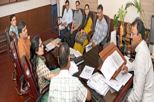 राजस्थान रोडवेज की समीक्षा बैठक: यात्रियों को सुलभ और किफायती परिवहन सेवा देना सरकार की प्राथमिकता : डॉ. प्रेमचंद बैरवा