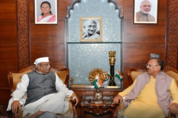विधानसभा अध्यक्ष वासुदेव देवनानी ने राज्यपाल हरिभाऊ बागडे से की शिष्टाचार मुलाकात, राज्य के अहम मुद्दों पर हुई चर्चा