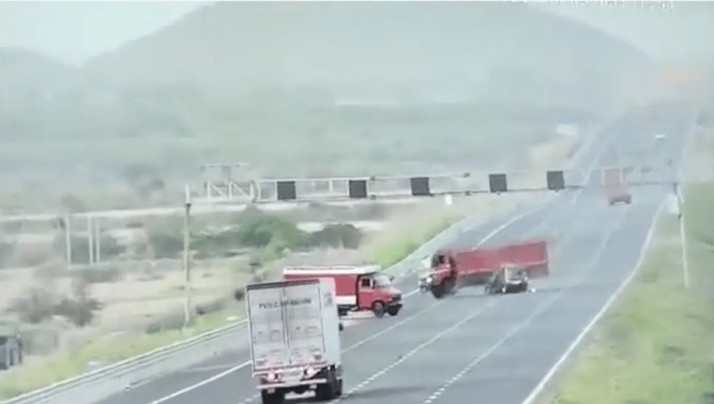 दिल्ली–मुंबई एक्सप्रेस-वे पर भीषण हादसा, दो युवकों की मौत, तेज रफ्तार बनी काल