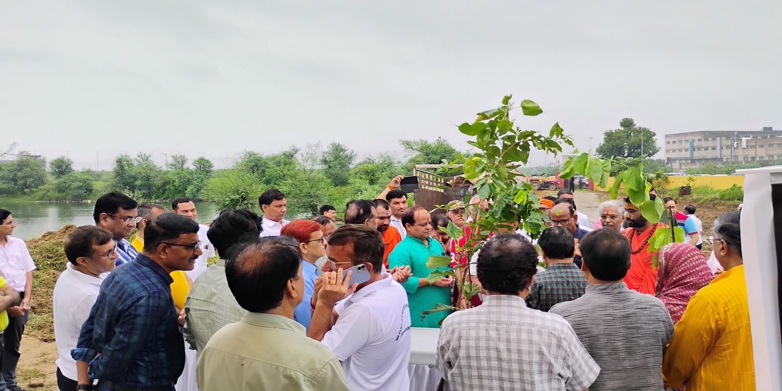 विज्ञान भारती राजस्थान और रीको की पहल पर प्रहलादपुरा इंडस्ट्रियल एरिया के जल भराव पार्क में किया सघन वन वृक्षारोपण