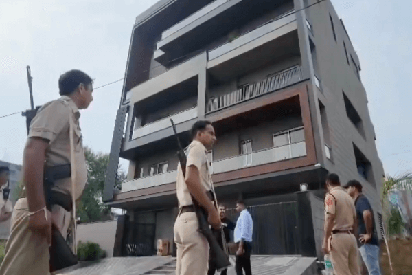 गुरुग्राम में यूट्यूबर एल्विश यादव के घर पर ताबड़तोड़ फायरिंग, पुलिस जांच में जुटी