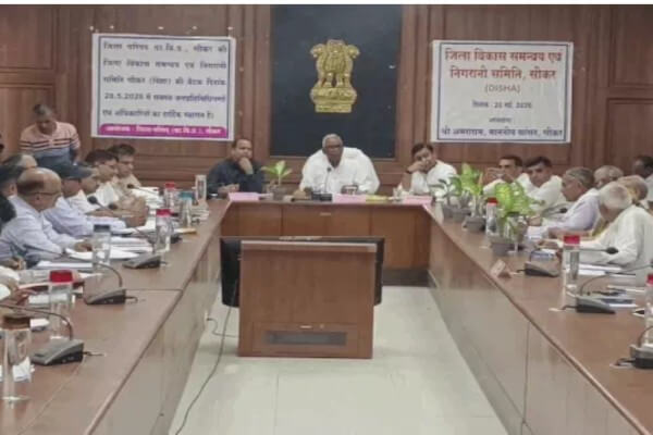 दिशा बैठक में अफसरों की कार्यशैली पर भड़के जनप्रतिनिधि, पेयजल संकट और लंबित कार्यों को लेकर जताई नाराजगी