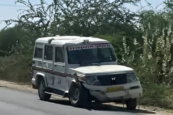 भाजपा प्रदेशाध्यक्ष मदन राठौड़ के काफिले में हादसा: एस्कॉर्ट गाड़ी पलटी, एएसआई समेत दो पुलिसकर्मी घायल