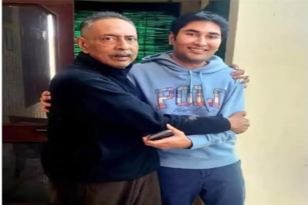 5 साल बाद पिता-पुत्र की साथ तस्वीर, विश्वेन्द्र सिंह और अनिरुद्ध सिंह के रिश्तों में सुलह के संकेत
