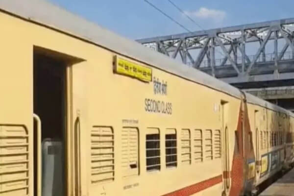 साबरमती एक्सप्रेस में सेना के जवान की चाकू मारकर हत्या:  AC कोच में विवाद के बाद वारदात, अटेंडेंट्स से पूछताछ