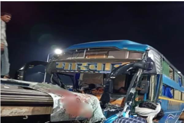 दिल्ली-जयपुर हाईवे पर दर्दनाक हादसा: ट्रेलर से टकराई बस, 2 की मौत, 16 से ज्यादा घायल